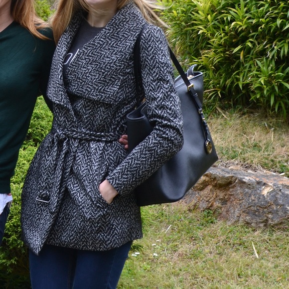 EUC 🎉 Belted BR Patterned Trench 😍 - Picture 3 of 7